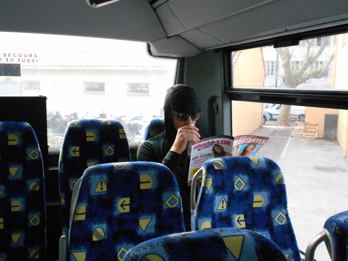 OKLM dans le bus pour Saint-Raphaël — photo prise par Frédéric